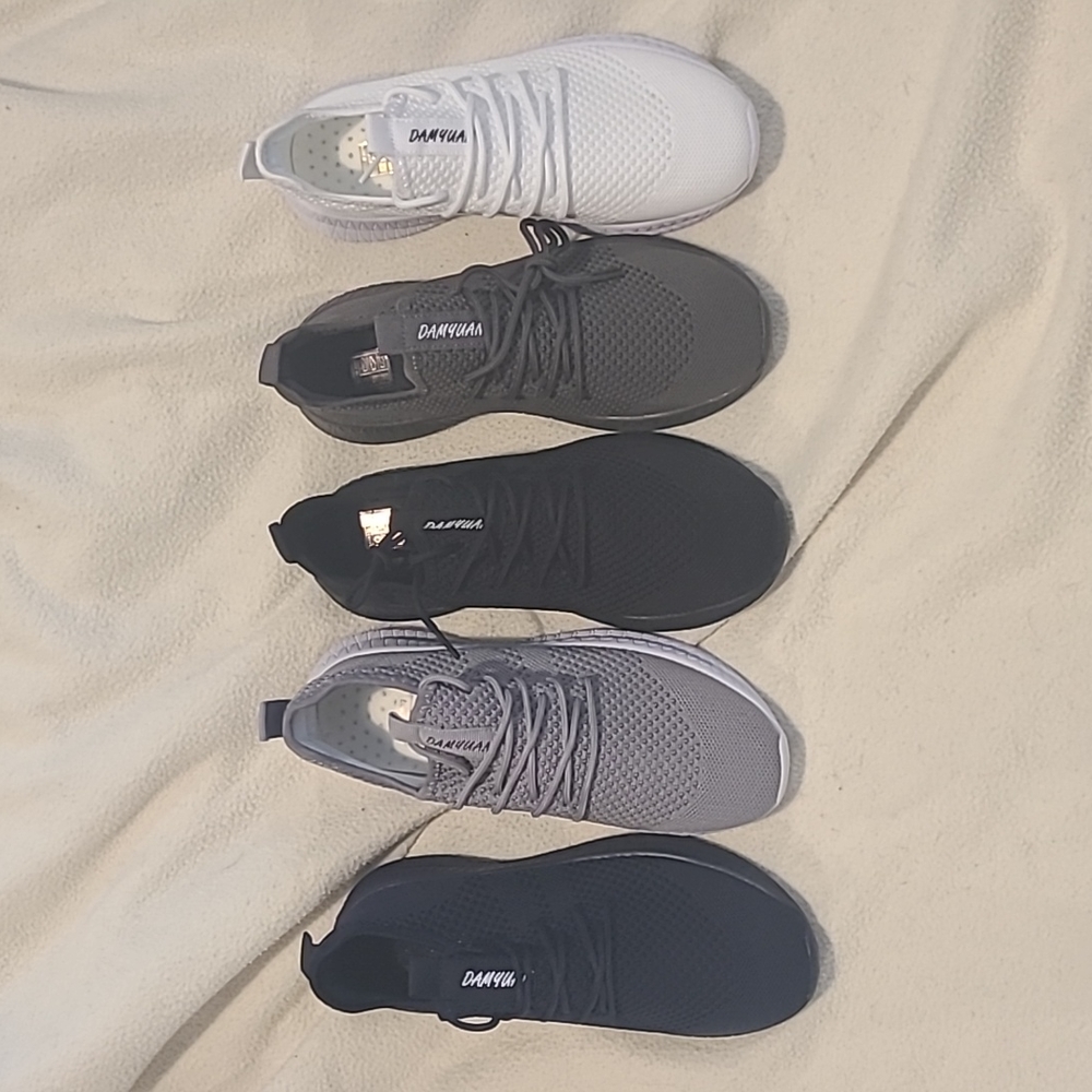 Free flip-flops! 1 pair Damyuan tennis shoes